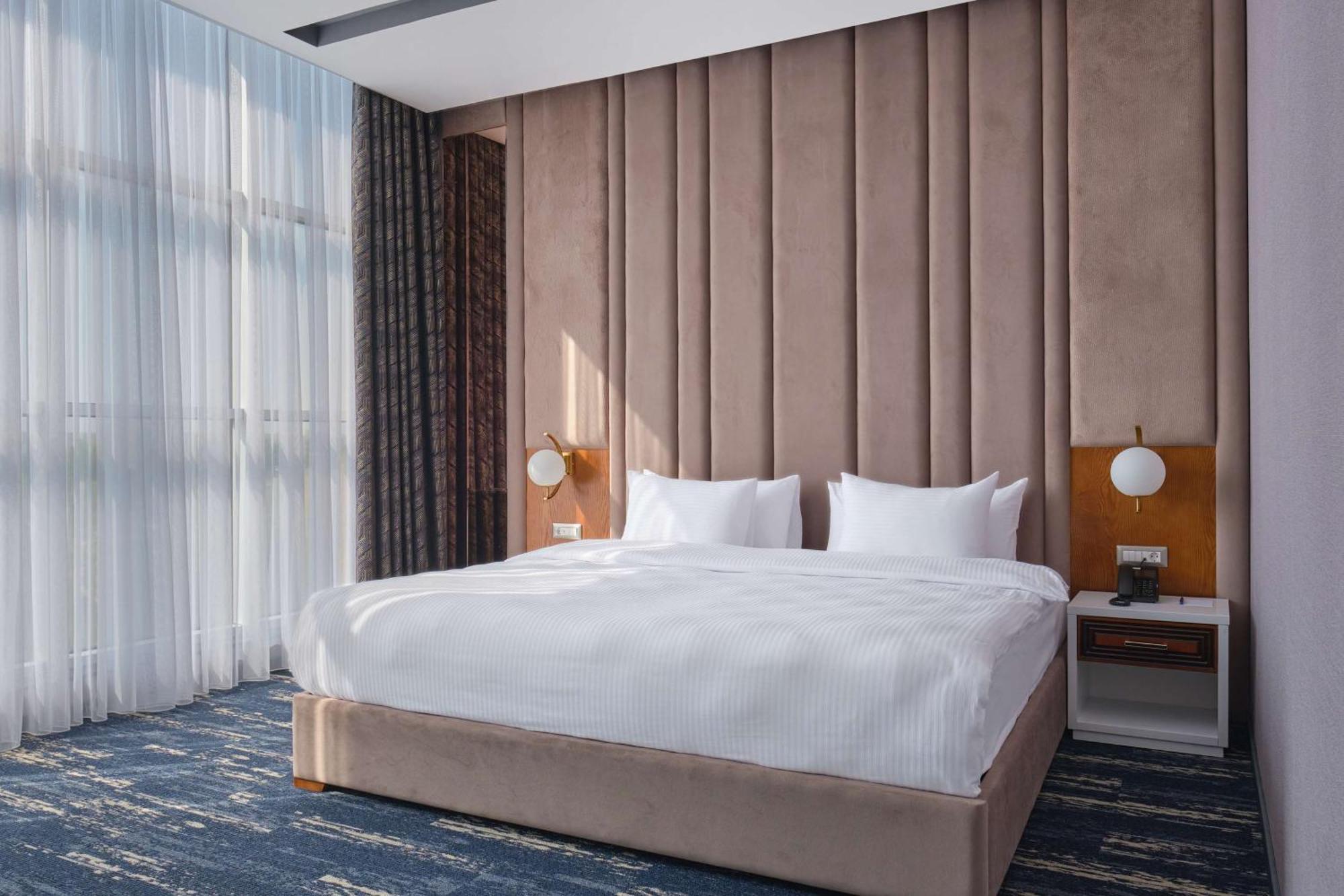 Panarams Tashkent Hotel, A Member Of Radisson Individuals ภายนอก รูปภาพ