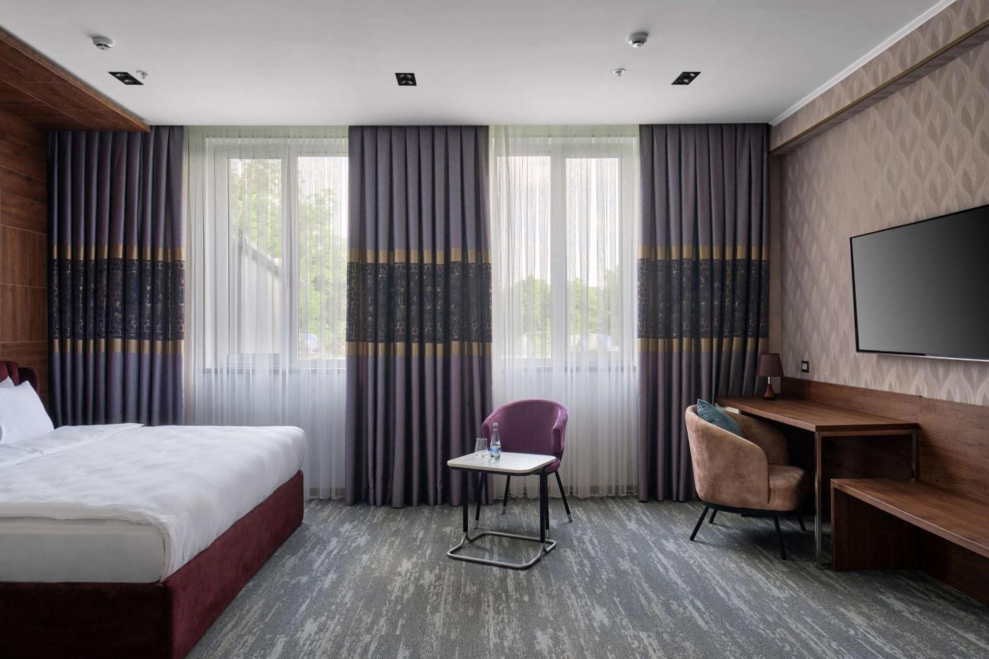 Panarams Tashkent Hotel, A Member Of Radisson Individuals ภายนอก รูปภาพ