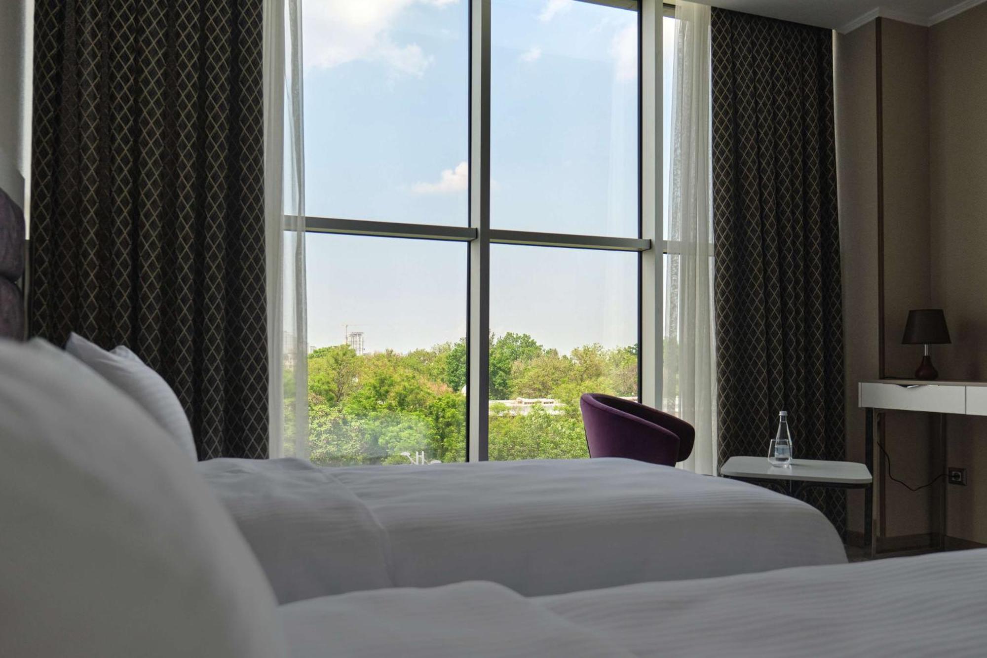 Panarams Tashkent Hotel, A Member Of Radisson Individuals ภายนอก รูปภาพ